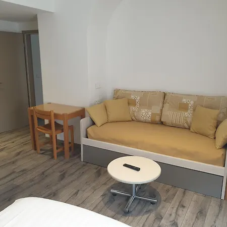 Szálloda Logis Restaurant Le Faude 2*