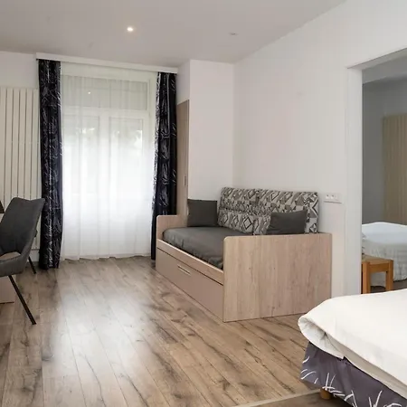Szálloda Logis Restaurant Le Faude 2*