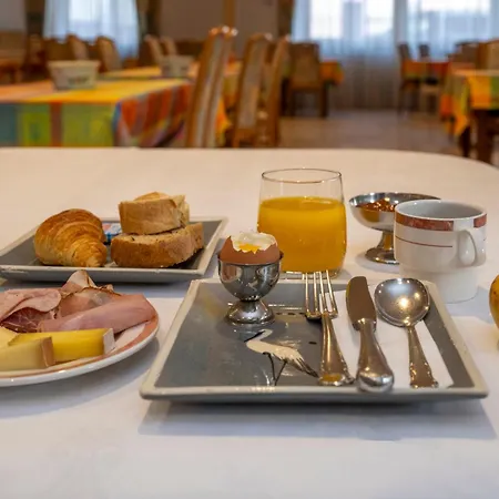 Hotel Logis Restaurant Le Faude 2*