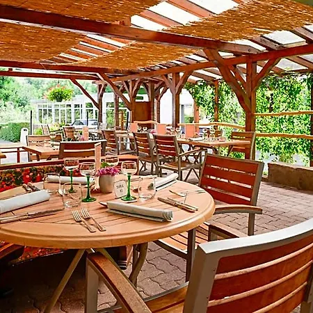 Logis Restaurant Le Faude 2* לפוטרואה