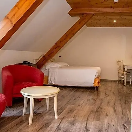 Logis Restaurant Le Faude 2* לפוטרואה
