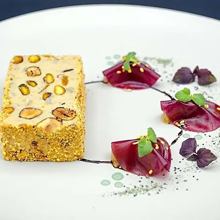 Logis Restaurant Le Faude מלון 2*