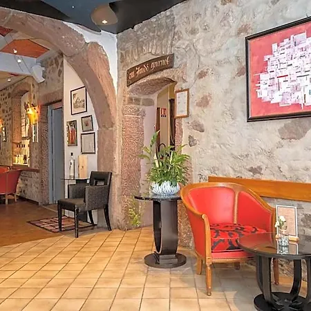 מלון Logis Restaurant Le Faude 2*
