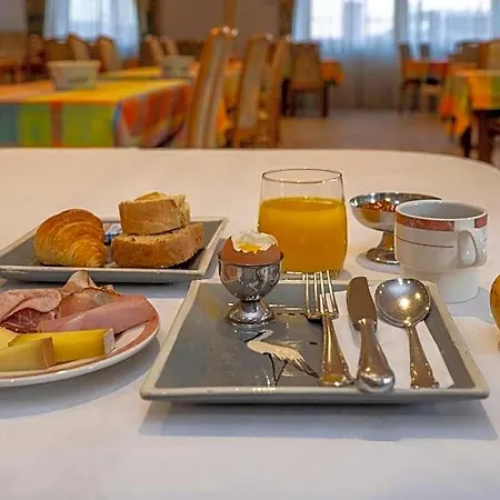 Logis Restaurant Le Faude מלון לפוטרואה