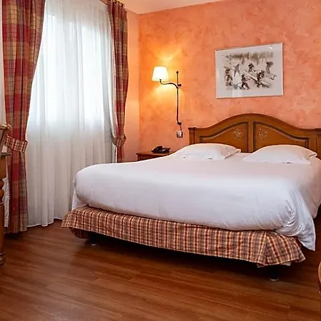 Logis Restaurant Le Faude לפוטרואה