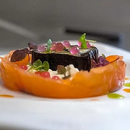 מלון Logis Restaurant Le Faude 2*