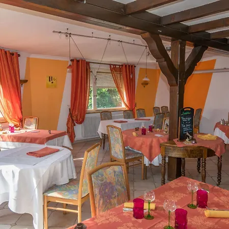 מלון Logis Restaurant Le Faude 2*