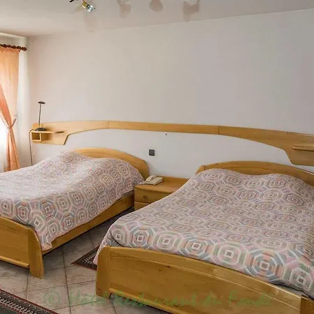 Logis Restaurant Le Faude Hotel