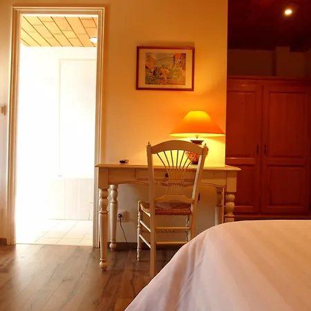 Logis Restaurant Le Faude 2* לפוטרואה