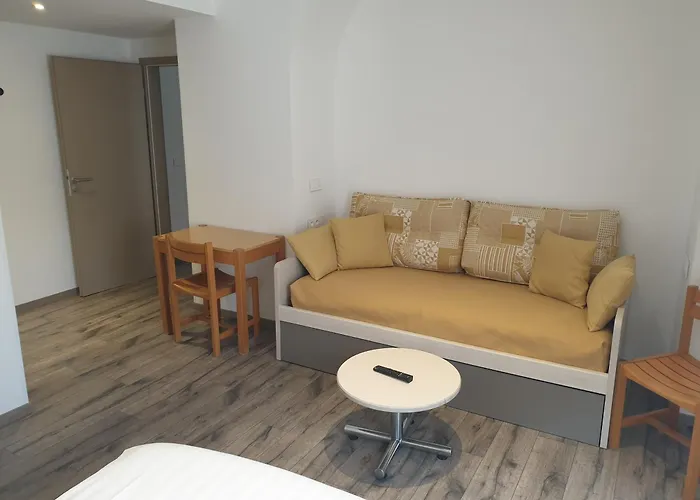 Hotel Logis Hotel Restaurant Le Faude 2*