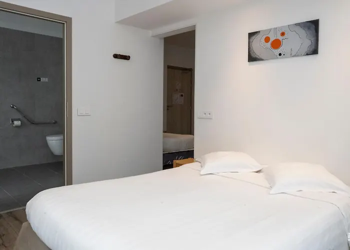 Hotel Logis Hotel Restaurant Le Faude