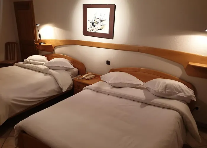 Logis Hotel Restaurant Le Faude Hotel 2*