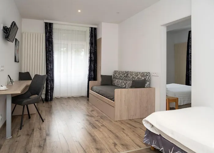 Hotel Logis Hotel Restaurant Le Faude 2*