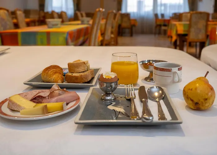 Hotel Logis Hotel Restaurant Le Faude 2*