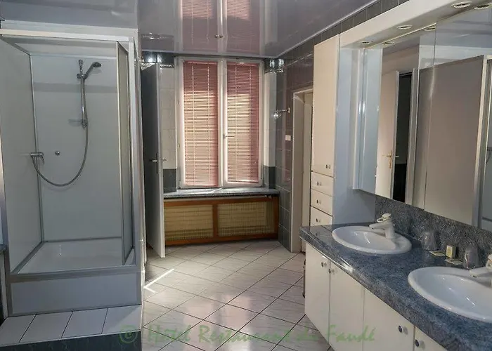 Hotel Logis Hotel Restaurant Le Faude 2*